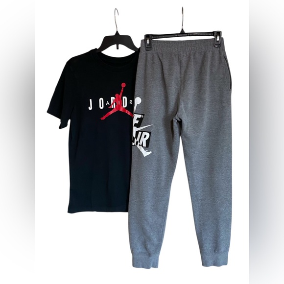 Boys NIKE AIR JORDAN Short Sleeve Top & Joggers Sweatpants Outfit Set L - Picture 3 of 5